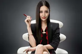 菜菜绪连续5届稳居"最受欢迎身材"榜首，九头身比例，我羡慕了图片