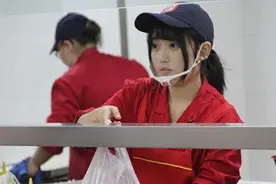 食堂阿姨“手抖”的原因找到了！还真不怪她们，学生：我选择外卖图片