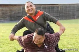 石富宽四位徒弟：于谦和孙越成大名，侯震碎嘴子，刘献伟甘当绿叶图片