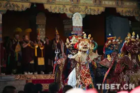 扎什伦布寺举行“跳神”活动，为众生祈福图片