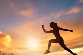 乘风破浪的资本，深陷泥潭的姐姐图片