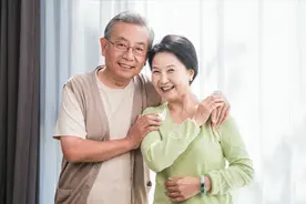 老人搭伙一天就分手：我有钱有房，干嘛给你做免费保姆，我疯了吗图片