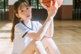 长腿学姐体育馆清纯写真图片