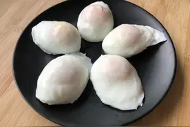 煮荷包蛋，水开后多加2步，不粘锅无腥味，鸡蛋鲜嫩完整不散花图片