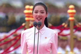 校花冯琳因“领诵”走红，再次登台与以往不同，新身份略感可惜图片