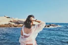 旅游时拍到你迷人的背影，总让我感叹岁月正好，爱你到老图片