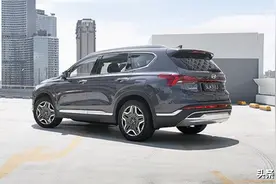 焕然一新的现代圣达菲混合动力SUV图片