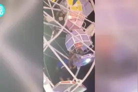 摩天轮座舱突然翻转 一家人从舱内掉了出来视频封面
