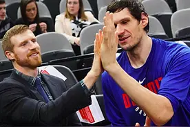 NBA球员身体差距有多大？在伦纳德大手面前，乔治的手像小学生图片