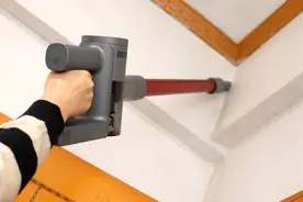 还在用笨重的吸尘器做家务？试试顺造轻量手持吸尘器L1图片