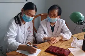 “我早到岗就能早看病，就能帮病人节省时间和花销”专访耄耋名老中医张瑞霞图片
