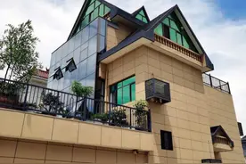 杭州男子主动提出拆违整治，花60万改造自家4层小别墅，还装了部电梯图片