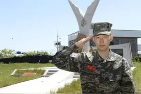 亚洲第一巨星，也是兵王！孙兴慜被授予优秀训练兵，157人排第一图片