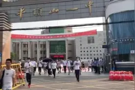 撕他人答题卡女生同学爆料：她长期遭受部分男生言语暴力图片