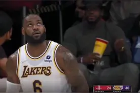 路人撞脸NBA球星：湖人赛场出现2个詹姆斯，东契奇球迷逗笑本尊图片