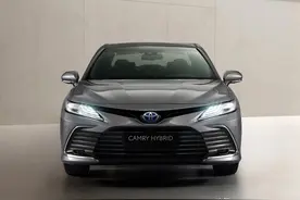 2021年改款丰田凯美瑞内饰风格有变化图片