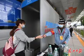 免费乘坐有轨电车游光谷｜图集图片