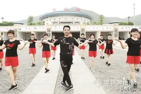 南靖：仅抖音平台收获超18万粉丝关注，点赞量近两百万——五旬“才哥”跳曳步舞走红图片