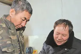 “牧民离不开我，我也离不开牧民”——内蒙古乌拉特后旗公安局潮格温都尔镇派出所教导员宝音德力格尔图片