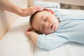 3岁之前不小睡影响孩子3种能力，白天睡好觉很重要，附小睡指南图片