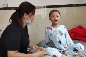 假如你有一百万，最想做什么？男孩和母亲病房里的对话让人动容图片