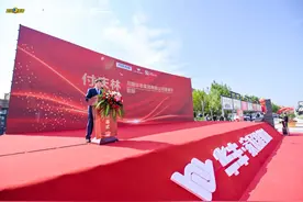河南华丰集团董事长付庆林：本次展销会有2000余家品牌参展，预计到访经销商4万人次图片