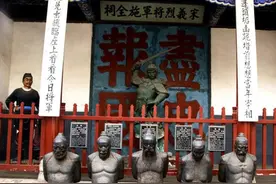 秦桧夫妻跪像9张：全国处处有雕像，挨骂下跪800年图片