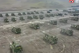 05A自行榴弹炮高原演习，满屏怒火烈焰，就是要给喀喇昆仑对面看图片