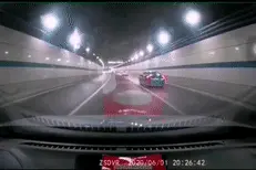 鹰眼行动 | 隧道内实线变道？100元记3分！图片