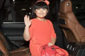 一月生活费高达15万？王诗龄逃课看直播刷礼物，被李湘现场抓包图片