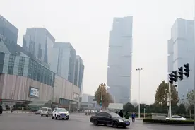 小伙穷游在郑州，拍下繁华的中原第一城！视频封面