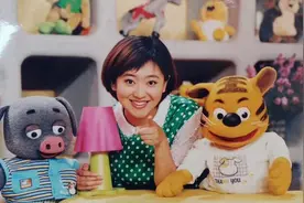 《月亮姐姐当妈妈》——总觉得自己还没长大，忽有一天就成了妈妈图片