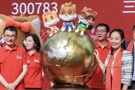 发霉变质、吃出虫卵……砸钱营销撑不起“三只松鼠”图片