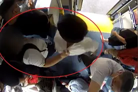 女高中生公交遭遇咸猪手 一把拎住衣领拽回车厢 霸气制服看呆众人视频封面