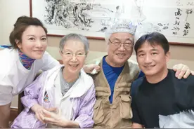 张棪琰晒北影97班聚会照，为恩师庆80岁大寿，黄磊海清齐现身图片