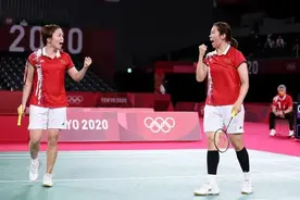 惜败印尼，摘银！冠军激动大哭，“凡晨”组合主动拥抱祝贺对手图片