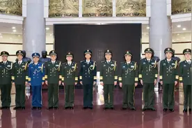 4人晋升少将！国防大学举行晋升少将军衔仪式视频封面