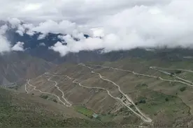 又见怒江72拐，这个季节路上车辆为什么这么少？图片