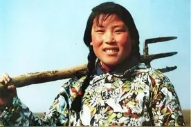 上世纪80年代，那位在地里捡到特大钻石的女农民，后来怎么样了？图片