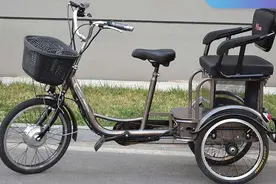 新式老年“代步车”一出，爸妈笑了，轻便安全，防滑不翻车图片