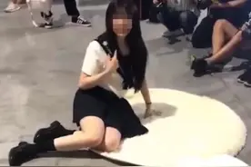 漫展JK少女被路人狂喷！那么问题来了，什么样的姿势才安全？图片