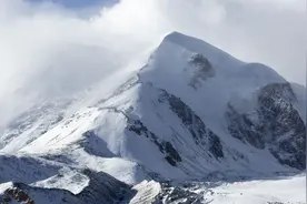 神秘的阿尼玛卿雪山，黄河流域的山中之王图片