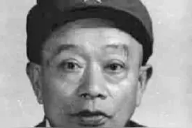 1955年，我军一哑巴炊事员向毛主席敬礼，毛主席：给他授少尉军衔图片