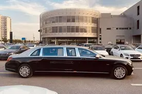 奔驰S680黄牌车正式到港，竞争劳斯莱斯幻影图片