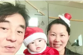 57岁歌手吕方全家福，小16岁妻子模样显老，女儿腿修长超可爱图片
