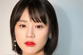 蒋雯丽将外甥女捧成影后，却很少提儿子，看到她儿子照片后：懂了图片