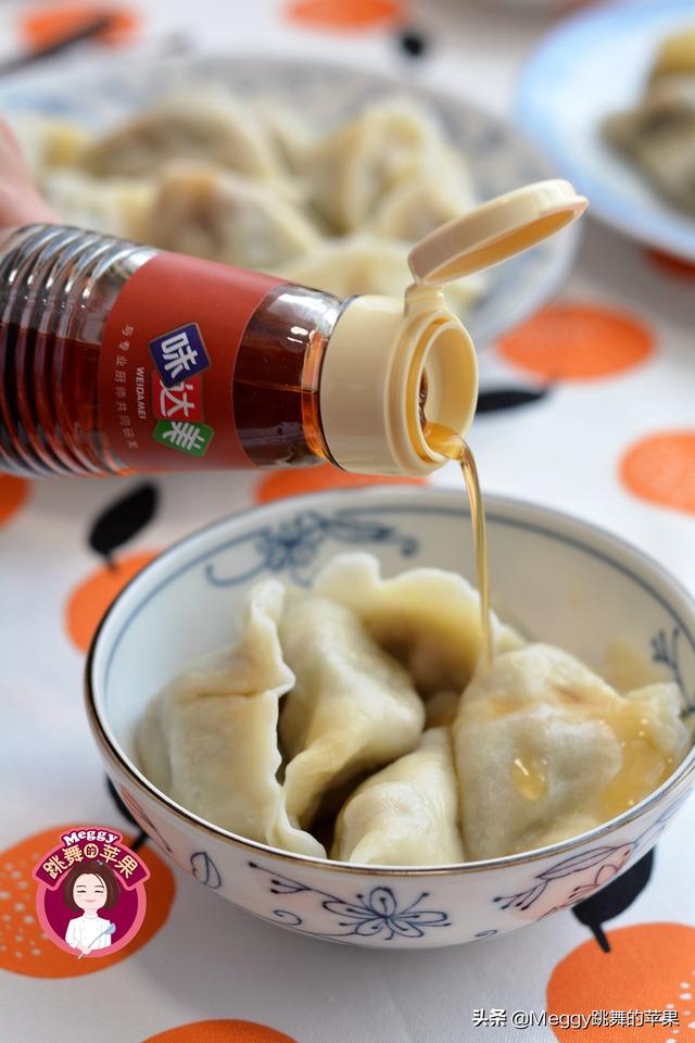 这菜好多人只知道炒着吃，却不知做馅包饺子才叫鲜，韭菜都靠边站