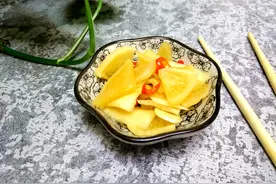 入秋吃萝卜，白萝卜这样做，不炒不炖，酸辣脆甜，开胃又解馋图片