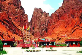 天山神秘大峡谷图片