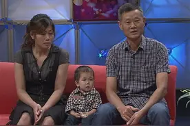 手掌没有常人的拇指大,定格1岁童颜的32岁男人吴康,如今怎么样了图片